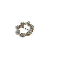 Pearl circle brooch