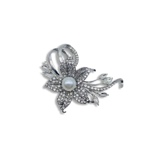 Petal pearl brooch