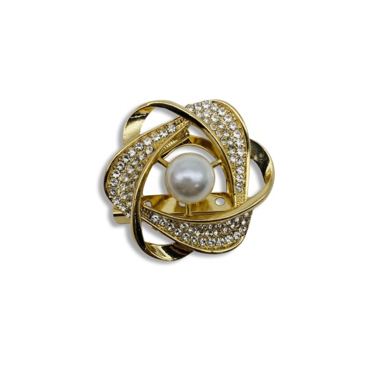 Round pearl brooch